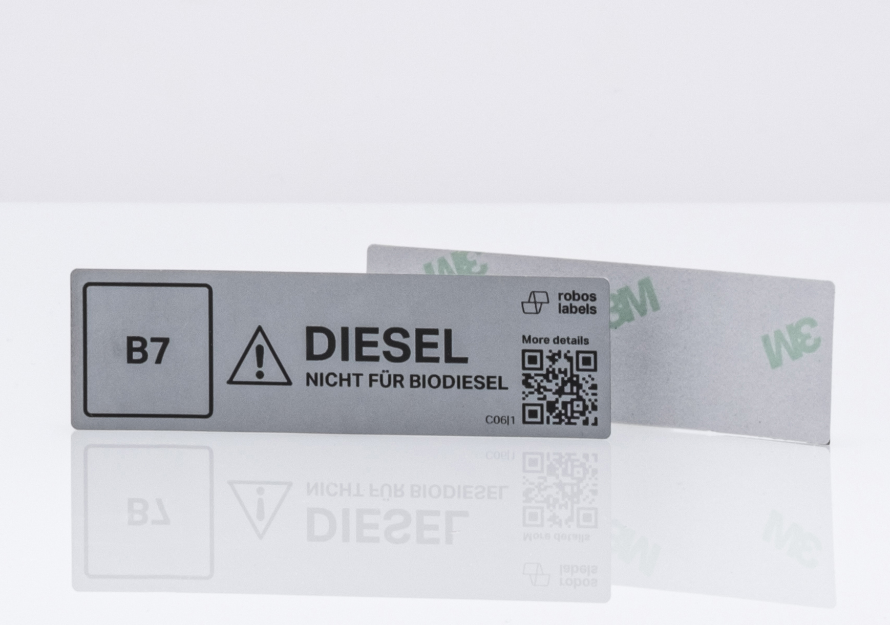 Hochbeständiges Etikett mit Lasergravur für industrielle Anwendungen.